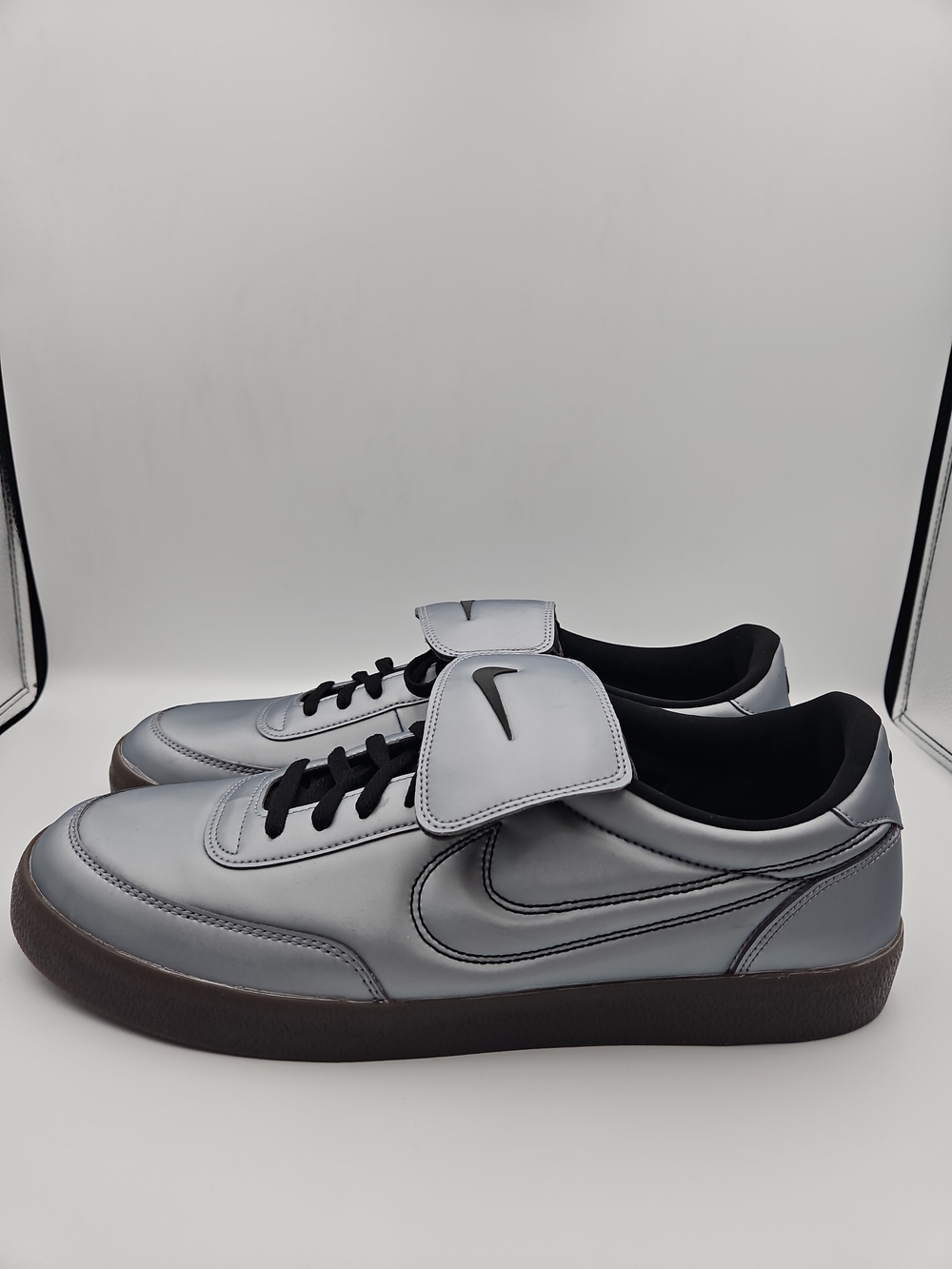 Nike Men’s Silver and Black Low-Top Sneakers